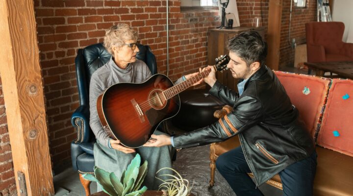 Como Começar a Tocar um Instrumento Musical do Zero (Guia Prático para Iniciantes)